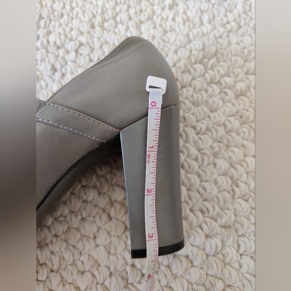 Gray Tahari Open Toe Heels - Picture 10 of 10